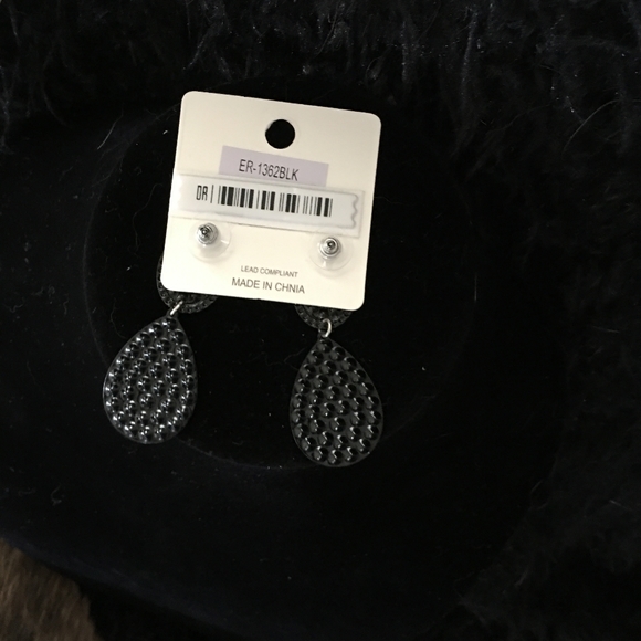 Earrings - Picture 3 of 3